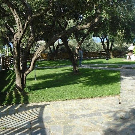 Villa Riza Luaran gambar